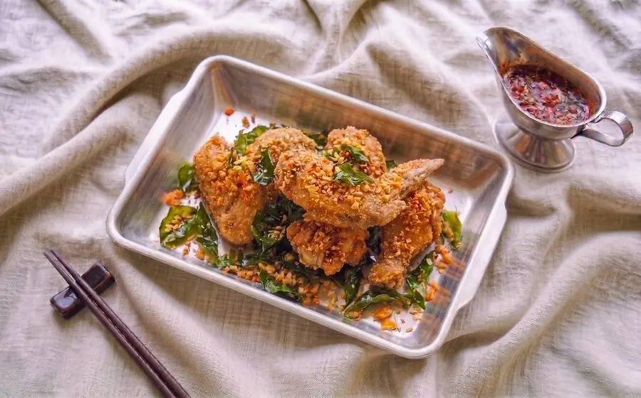Gà giòn mắm nhĩ